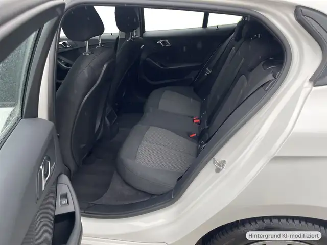 BMW 1 Series view 11