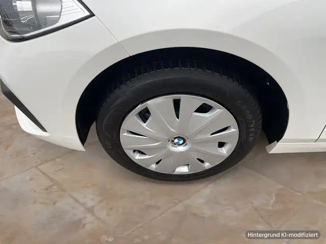 BMW 1 Series view 9