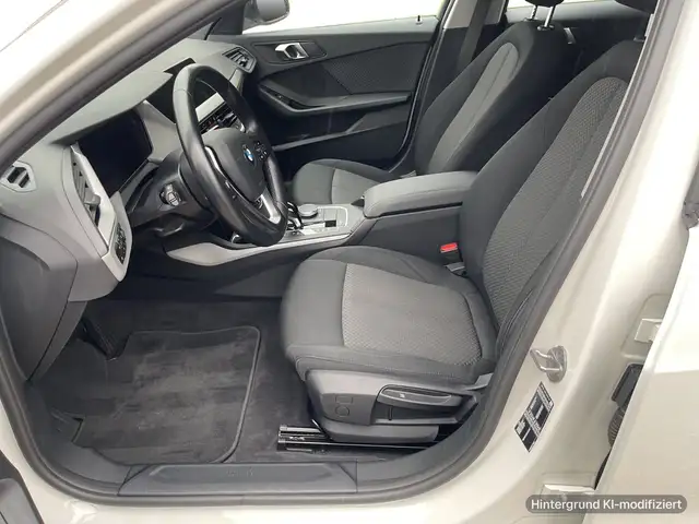 BMW 1 Series view 13