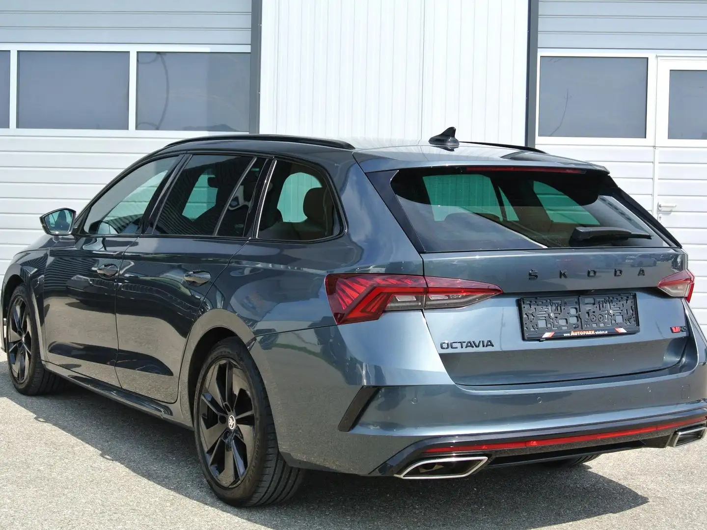Skoda Octavia Combi RS 4x4 2.0 TDI DSG * LEDER * LED * HUD* Grau - 2