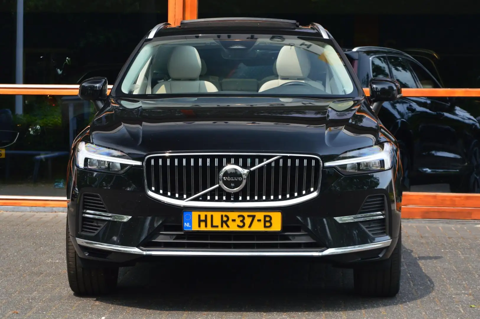 Volvo XC60 T6 Plug-in hybrid AWD Inscription | Pilot-assist | Schwarz - 2
