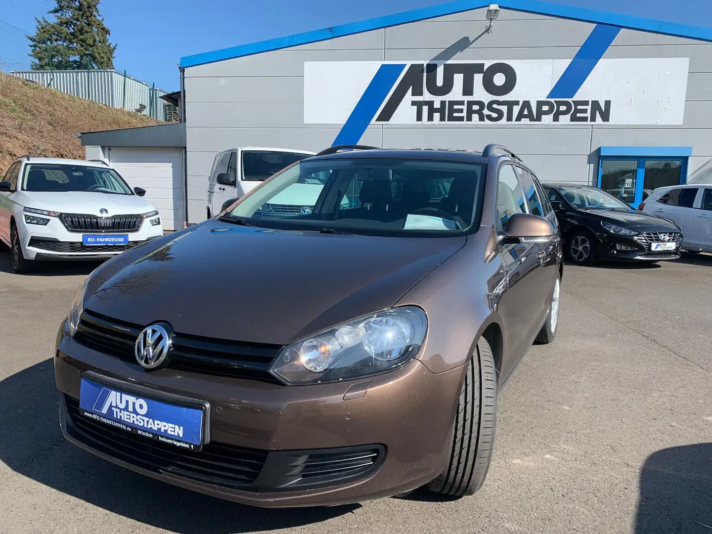 Volkswagen Golf Ko. 1.2TSI Trendline Sitzh./PDC/6 Gang/AHK Braun - 1