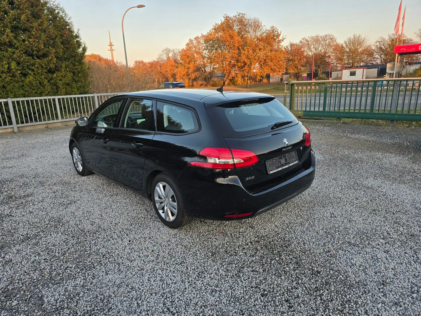 Peugeot 308 SW Active TÜV NEU Schwarz - 2