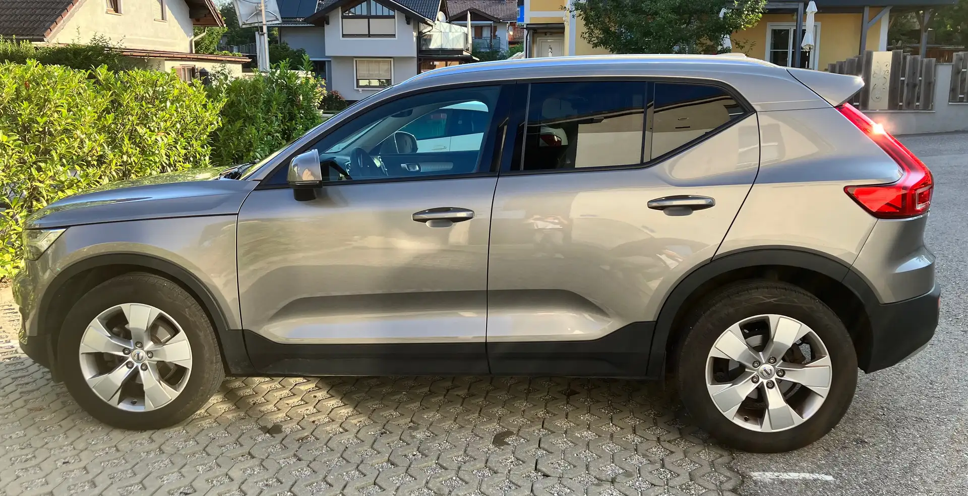 Volvo XC40 XC40 T2 Momentum Pro Momentum Pro Grau - 1