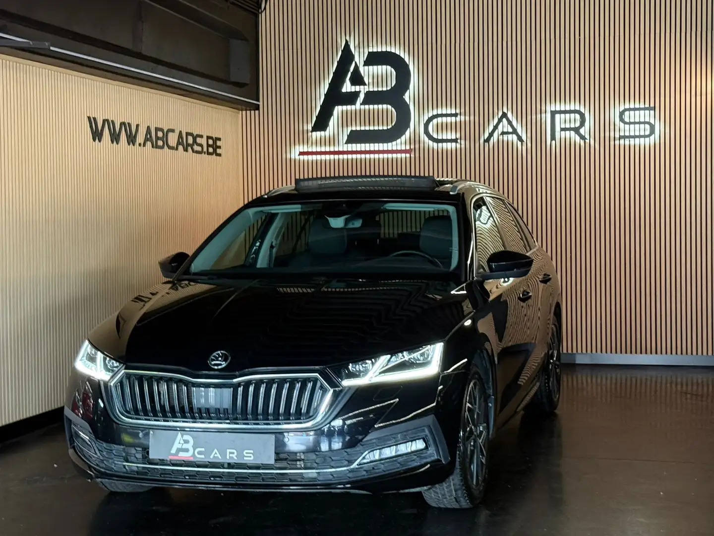 Skoda Octavia SW 2.0 TDi * SPORT LINE * GAR 12 MOIS * RS Noir - 2