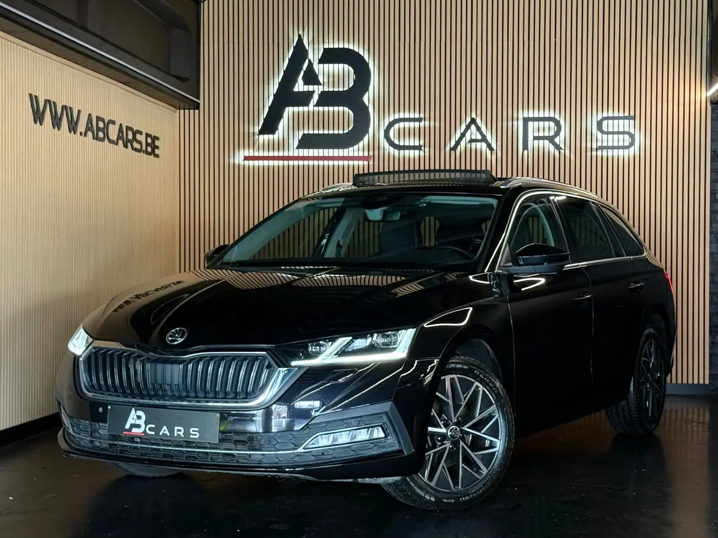 Skoda Octavia SW 2.0 TDi * SPORT LINE * GAR 12 MOIS * RS Noir - 1