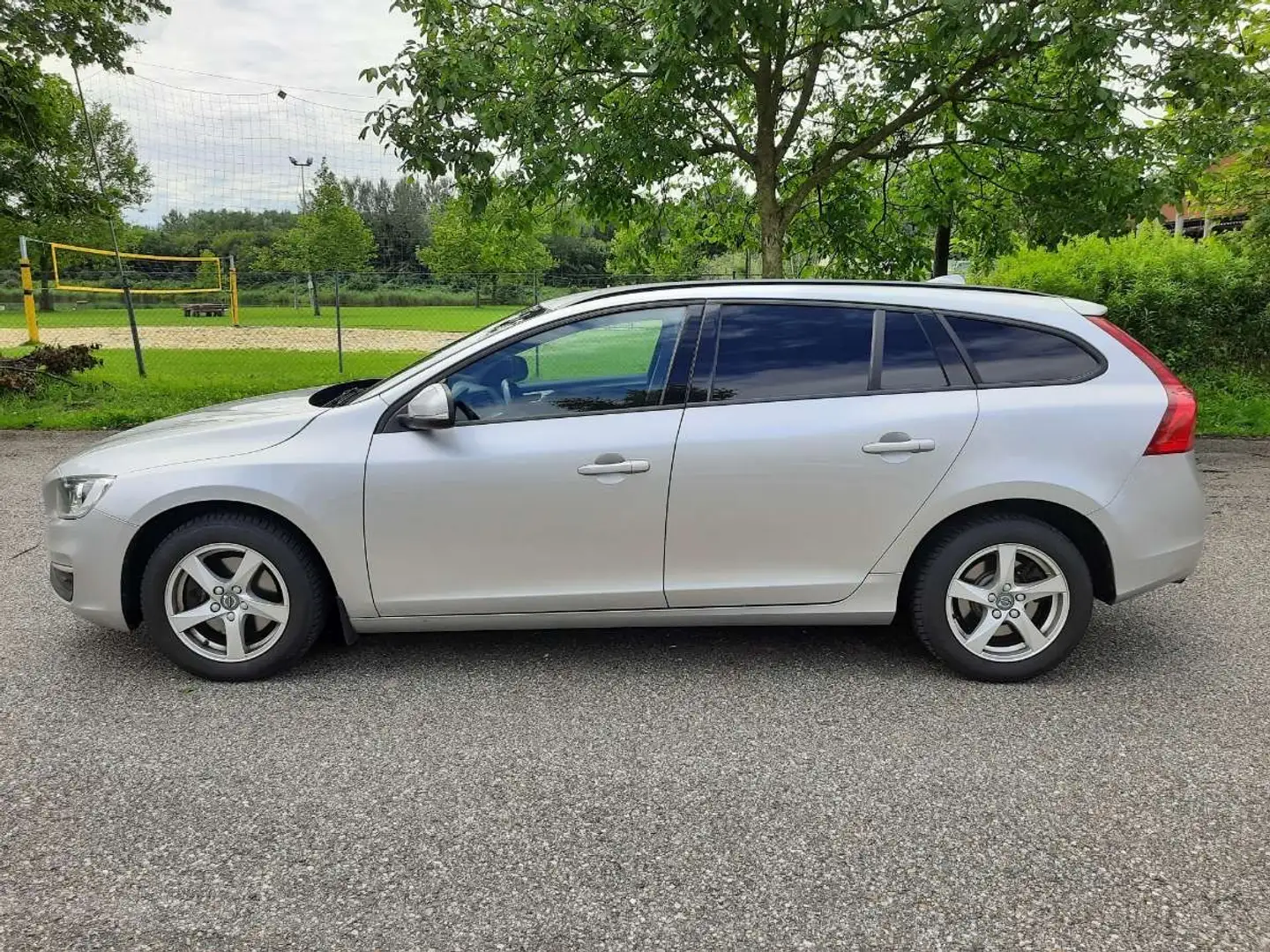 Volvo V60 V60 D2 Kinetic Kinetic Silber - 2