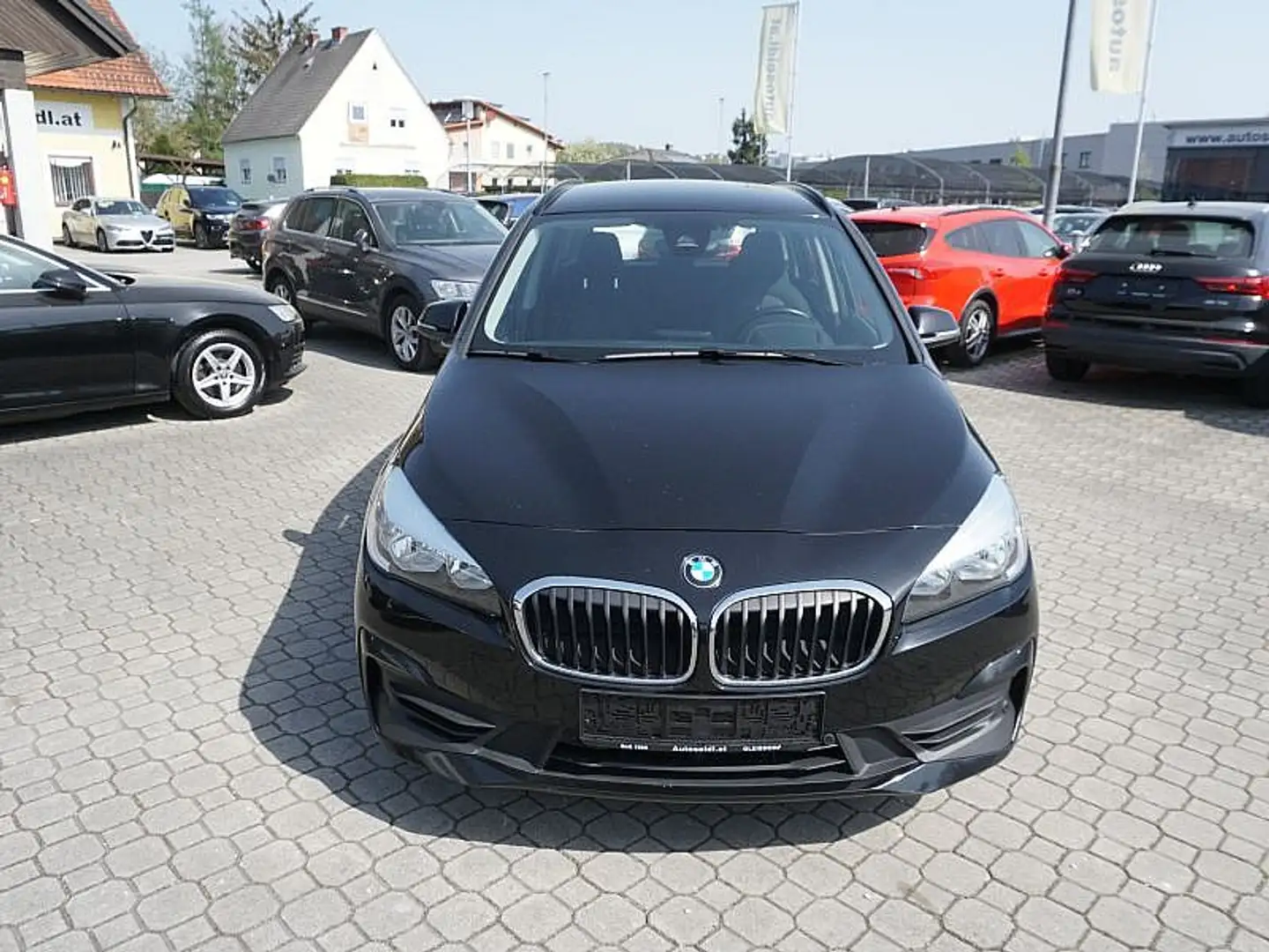 BMW 218 218d Gran Tourer *NAVI+KAMERA* Schwarz - 2