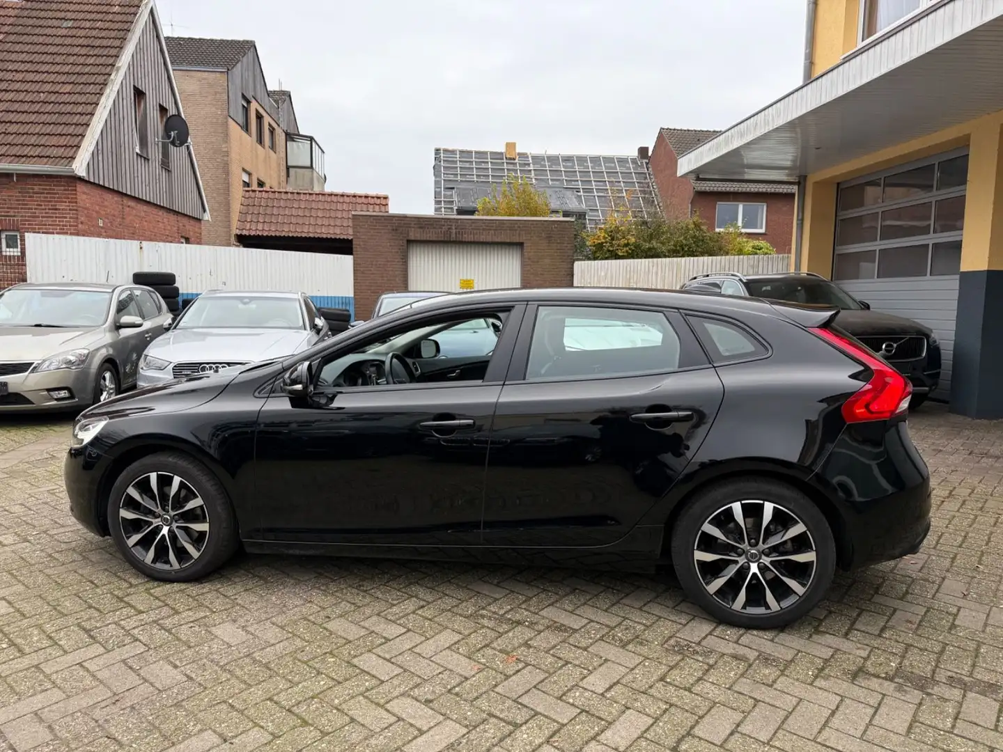 Volvo V40 T3 Linje Svart*LED*NAVI*PDC*AHK*** Schwarz - 2