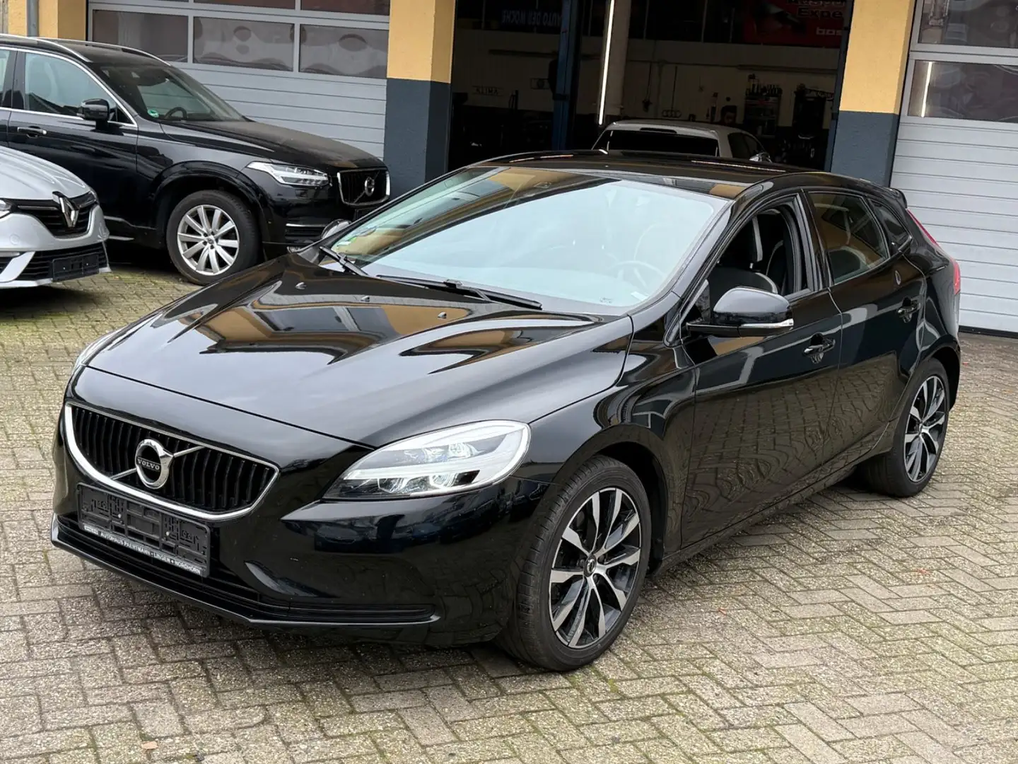 Volvo V40 T3 Linje Svart*LED*NAVI*PDC*AHK*** Schwarz - 1