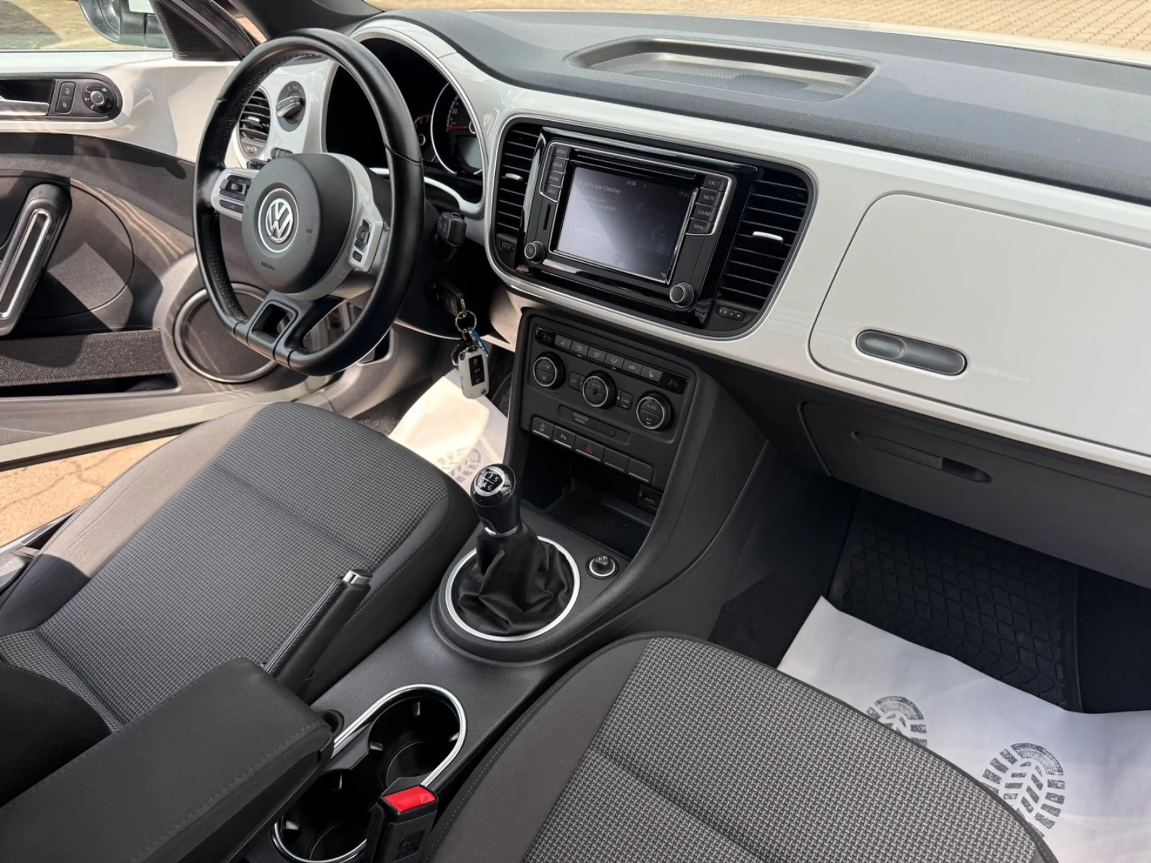 Volkswagen Beetle Lim. Design BMT Bi-Xenon Sitzheizung — photo 14