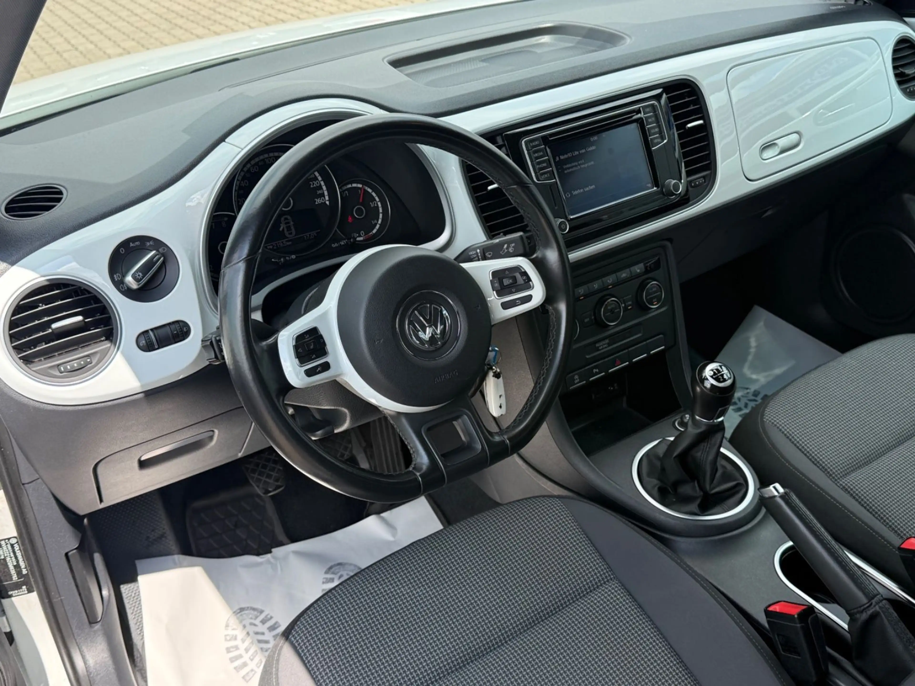 Volkswagen Beetle Lim. Design BMT Bi-Xenon Sitzheizung — photo 7
