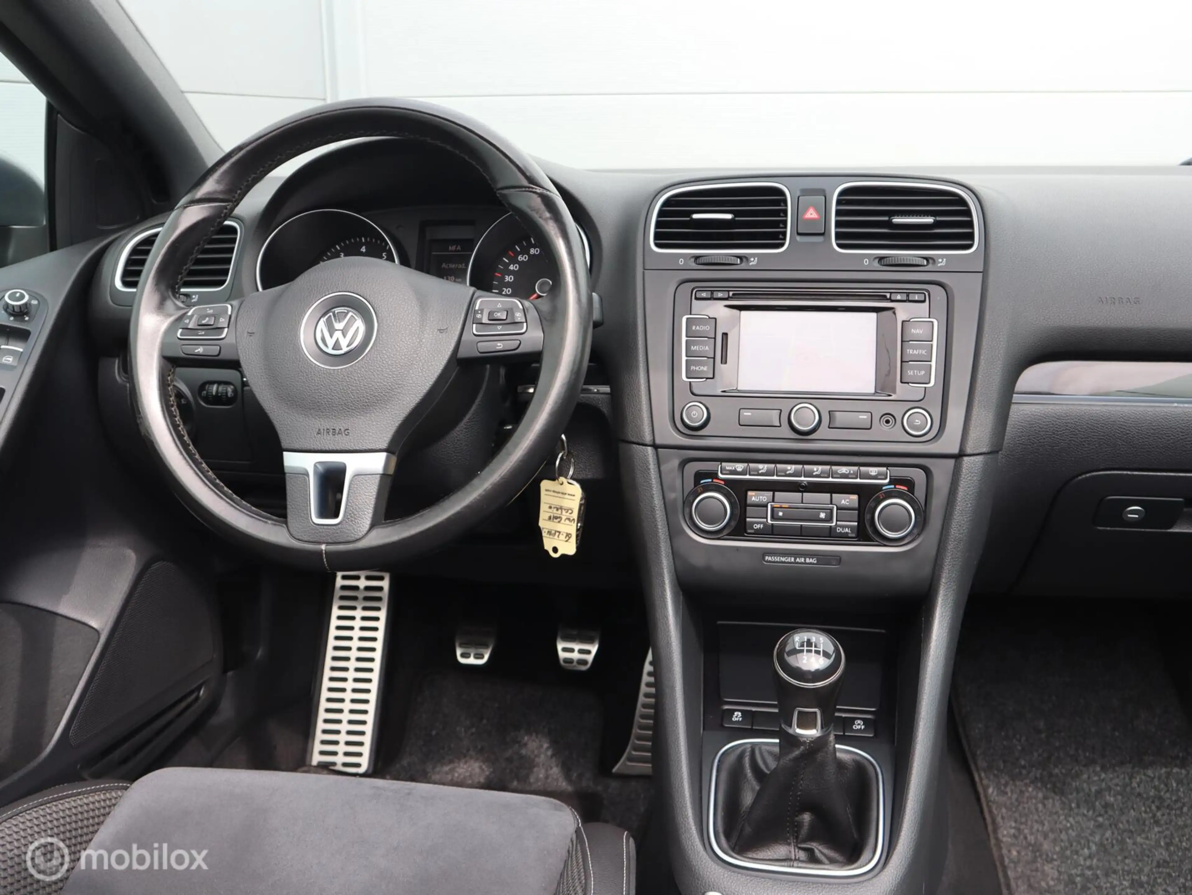 Volkswagen Golf Cabriolet 1.2 TSI Leer Navi LED Cruise Clima — photo 4