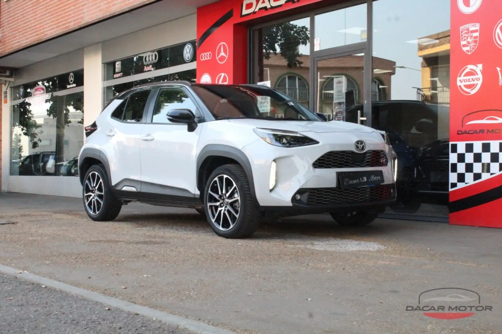 Toyota Yaris Cross 120H JBL Limited Edition Beige - 1