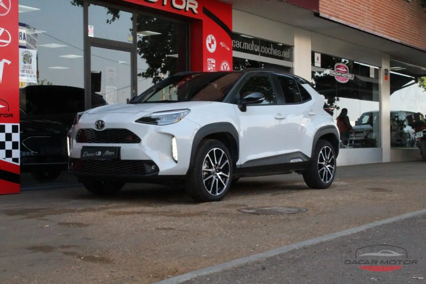 Toyota Yaris Cross 120H JBL Limited Edition Beige - 2