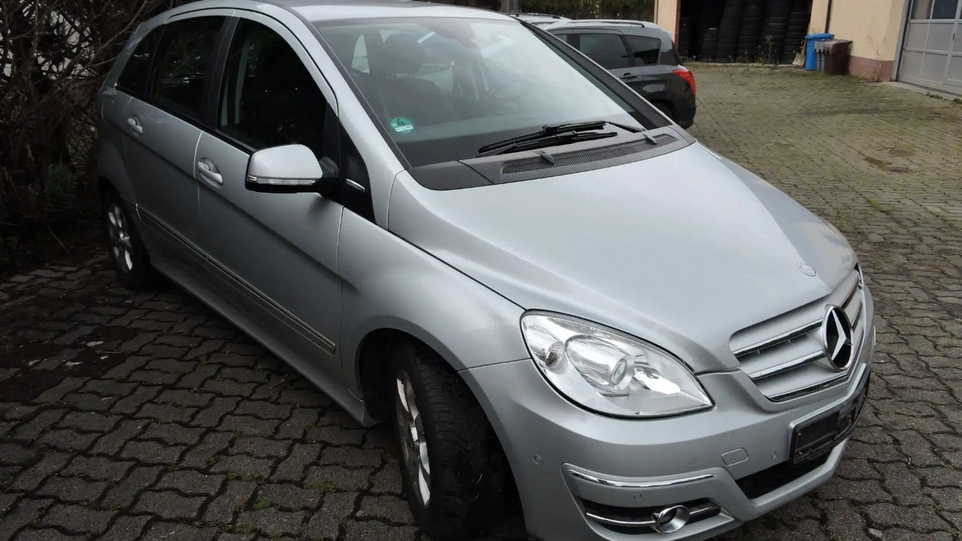 Mercedes-Benz B 180 BlueEFFICIENCY/ Start-Stopp/ Navi/ Euro 5 Argintiu - 2
