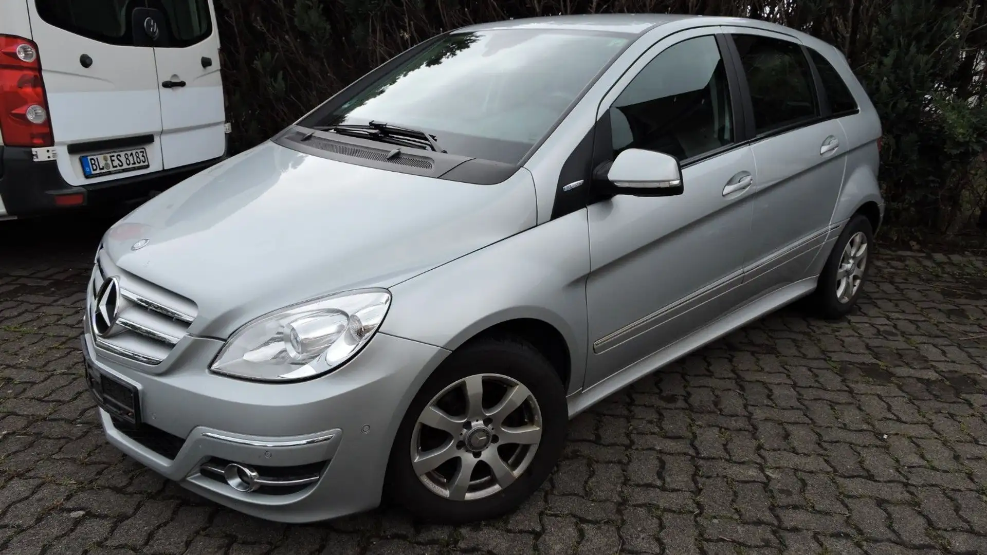 Mercedes-Benz B 180 BlueEFFICIENCY/ Start-Stopp/ Navi/ Euro 5 Argintiu - 1