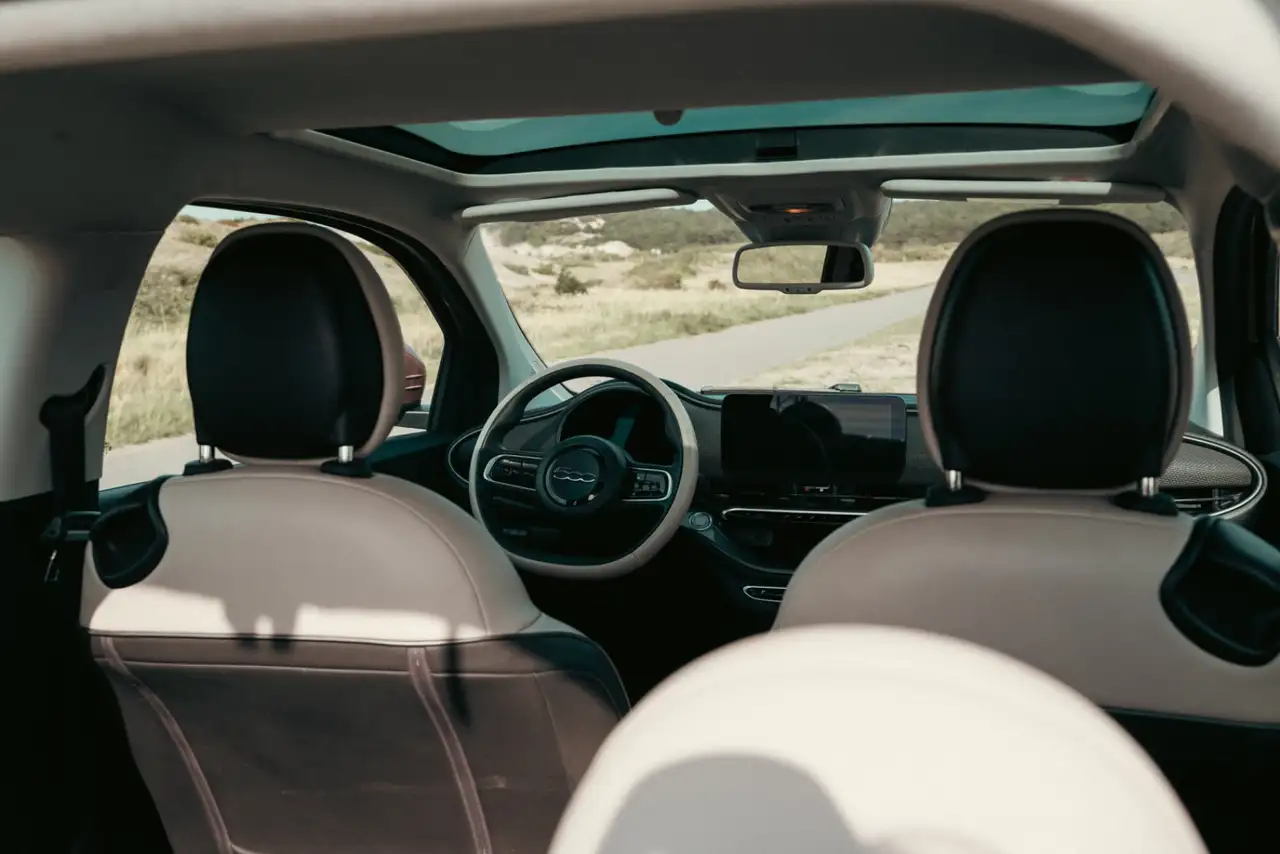 Fiat 500 3+1 La Prima 42 kWh CARPLAY PANORAMADAK LEER, миниатюра 3