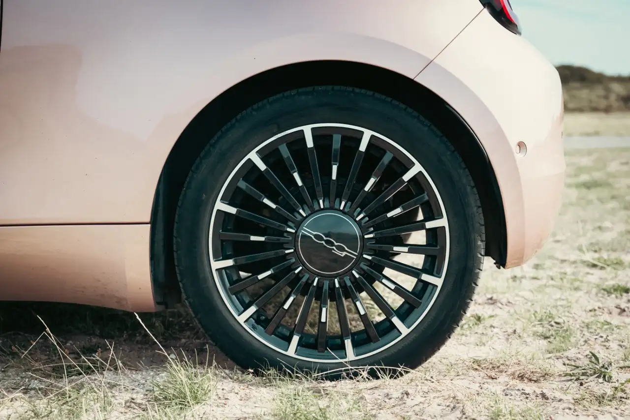 Fiat 500 3+1 La Prima 42 kWh CARPLAY PANORAMADAK LEER, миниатюра 18