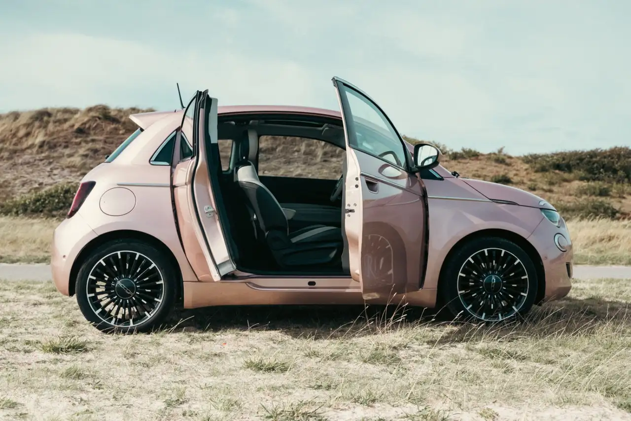 Fiat 500 3+1 La Prima 42 kWh CARPLAY PANORAMADAK LEER, миниатюра 7