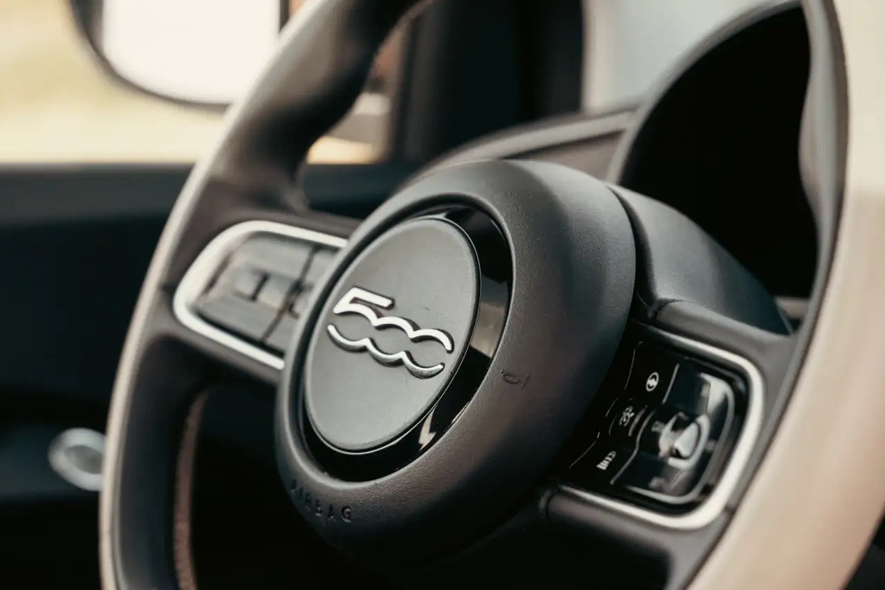 Fiat 500 3+1 La Prima 42 kWh CARPLAY PANORAMADAK LEER, миниатюра 11