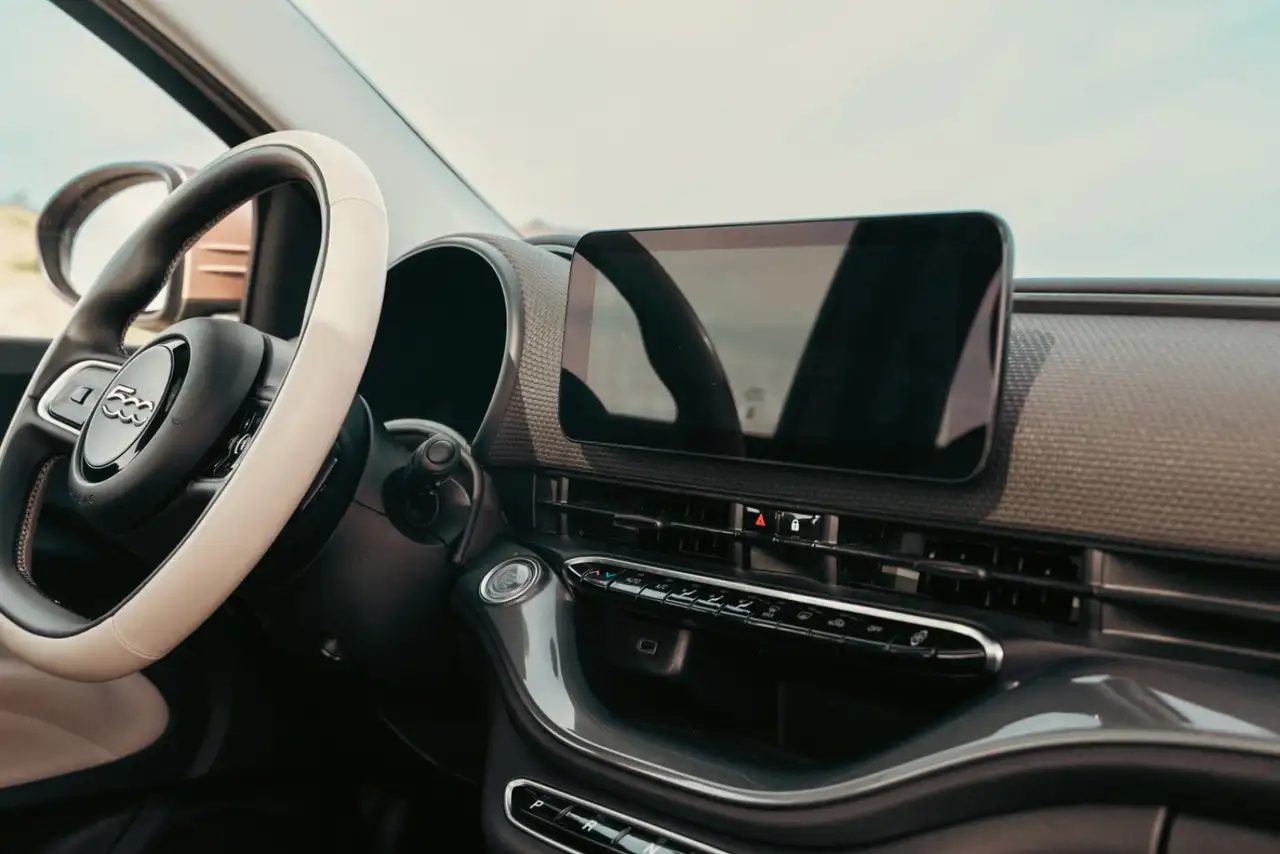 Fiat 500 3+1 La Prima 42 kWh CARPLAY PANORAMADAK LEER, миниатюра 10