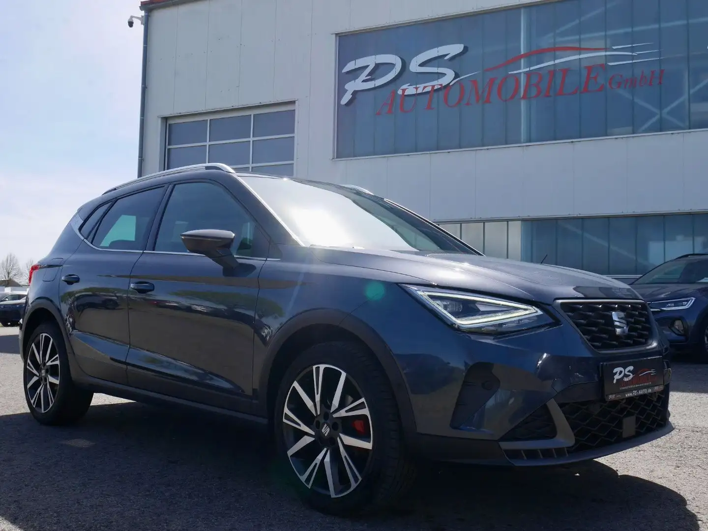 SEAT Arona 1.5 TSI DSG"FR"Navi+LED+Kamera+App+18" Šedá - 1