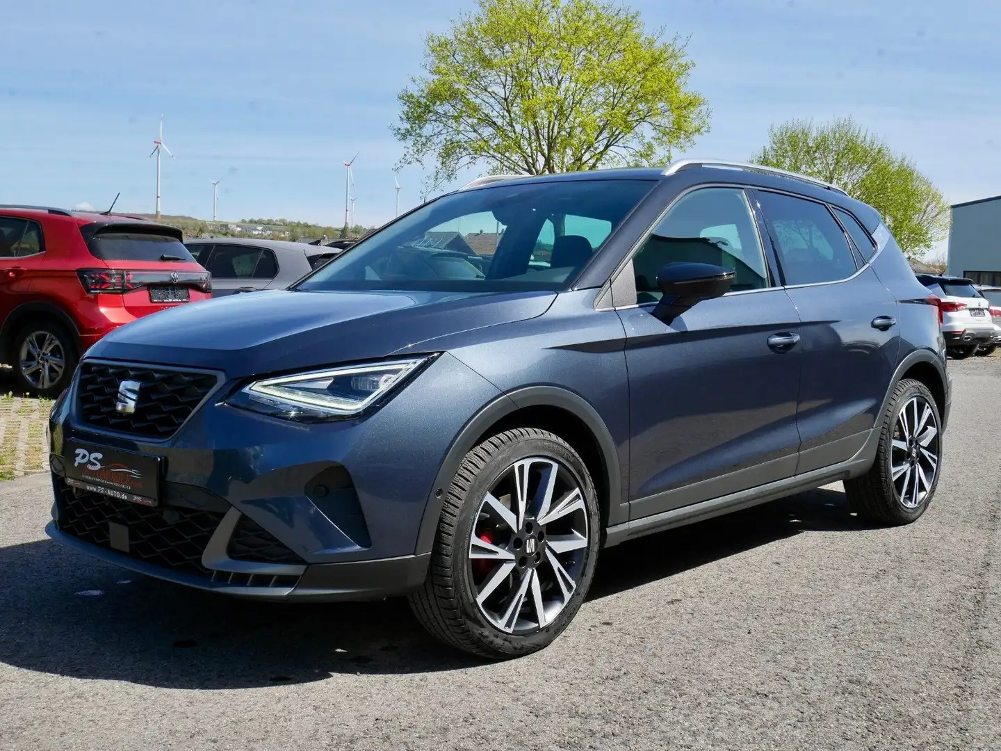 SEAT Arona 1.5 TSI DSG"FR"Navi+LED+Kamera+App+18" Šedá - 2