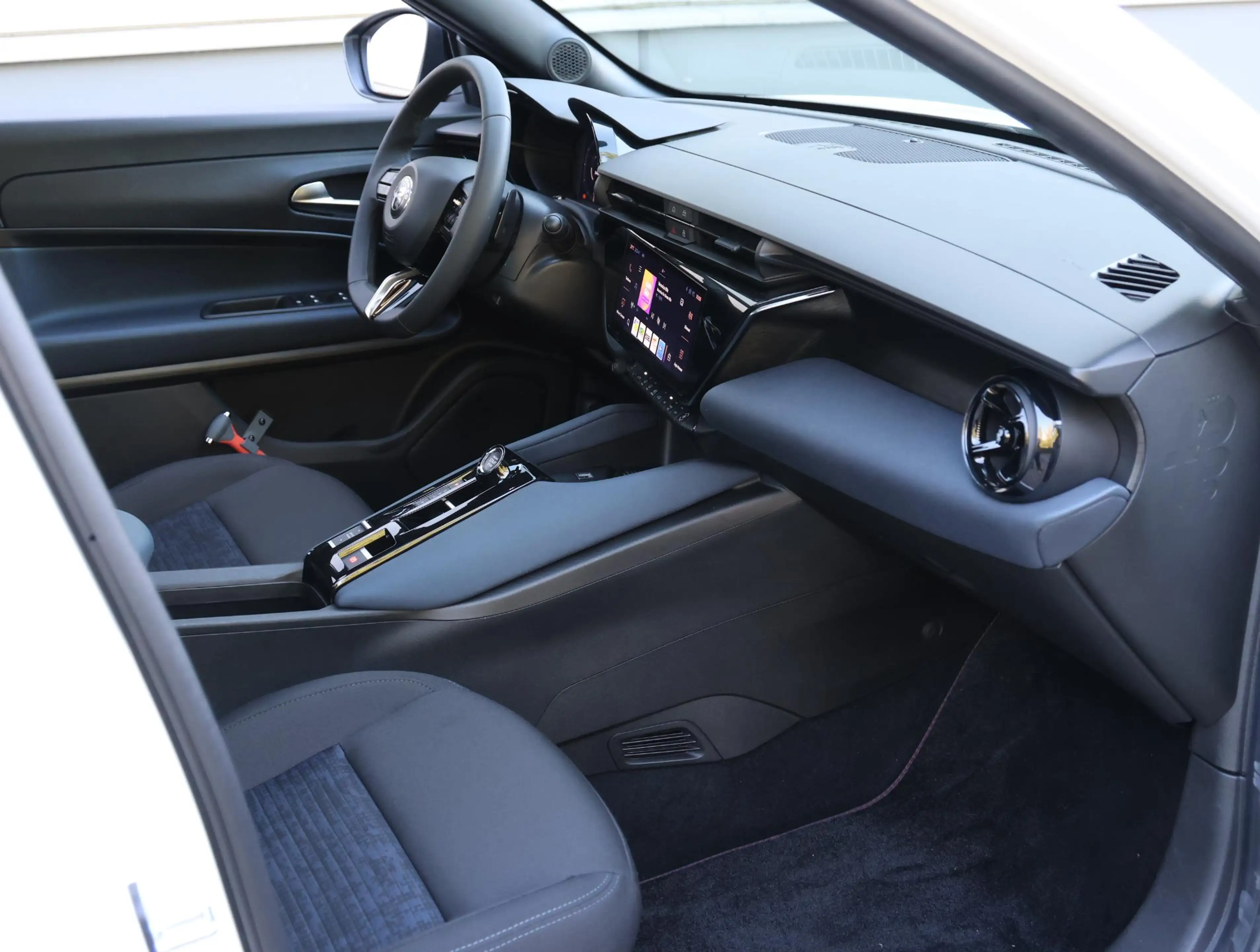 Alfa Romeo Junior 1.2 Turbo Hybrid Ibrida | Panoramadak | Apple Carp — photo 10