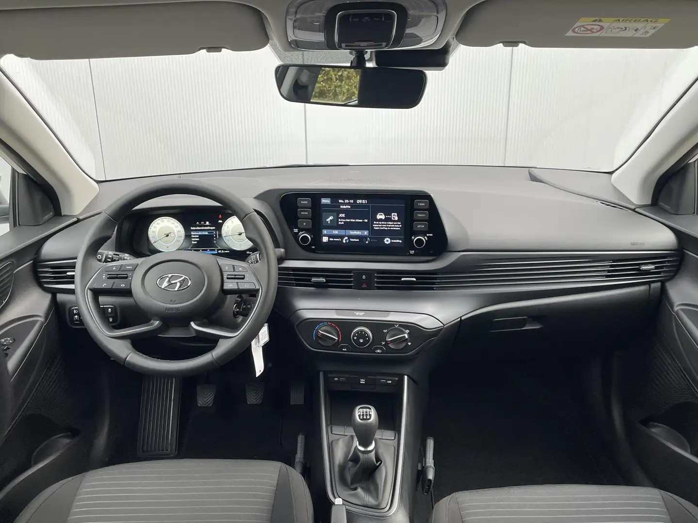 Hyundai i20 1.2 MPI Comfort / Navigatie via Android Auto/Apple Wit - 2