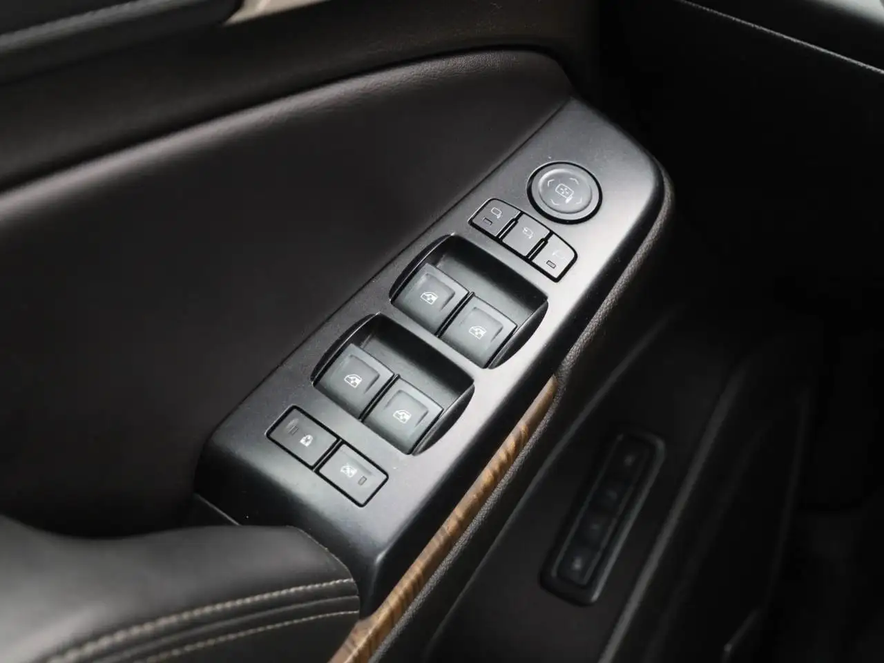 GMC Yukon снимка GMC Yukon