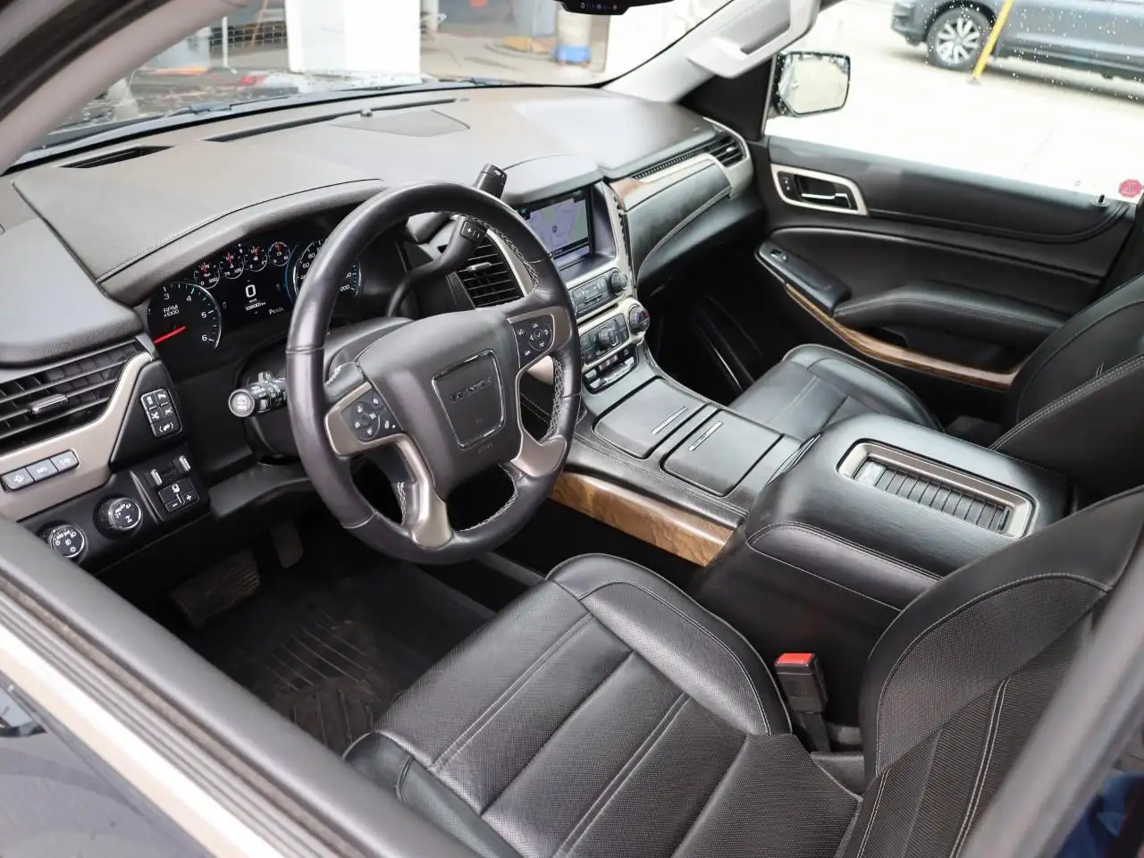 GMC Yukon снимка GMC Yukon