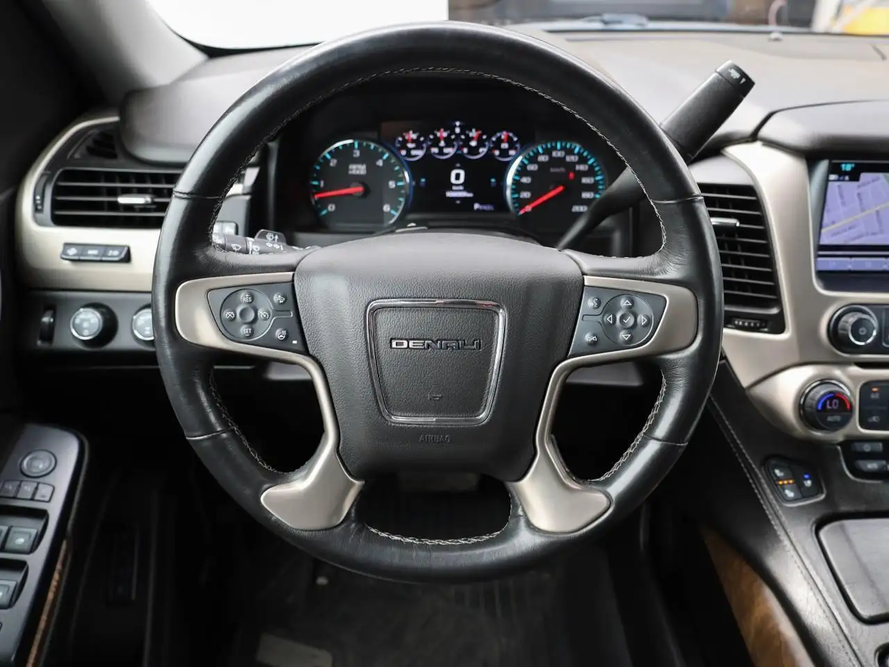 GMC Yukon снимка GMC Yukon
