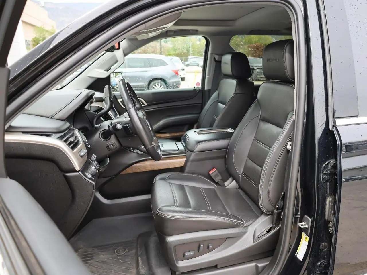 GMC Yukon снимка GMC Yukon