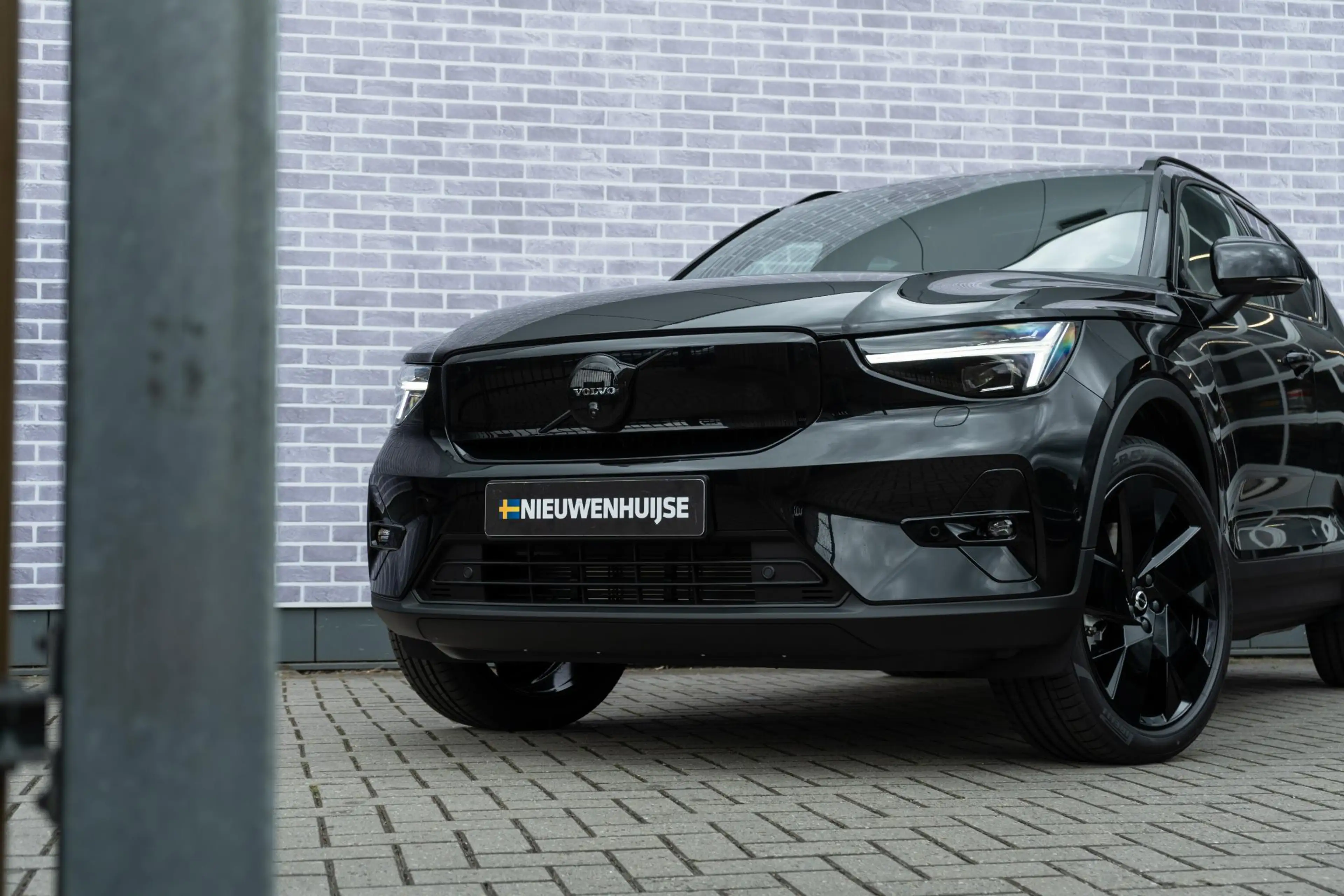Volvo EX40 Single Motor Extended Range Plus Black Ed. 82 kWh — photo 3