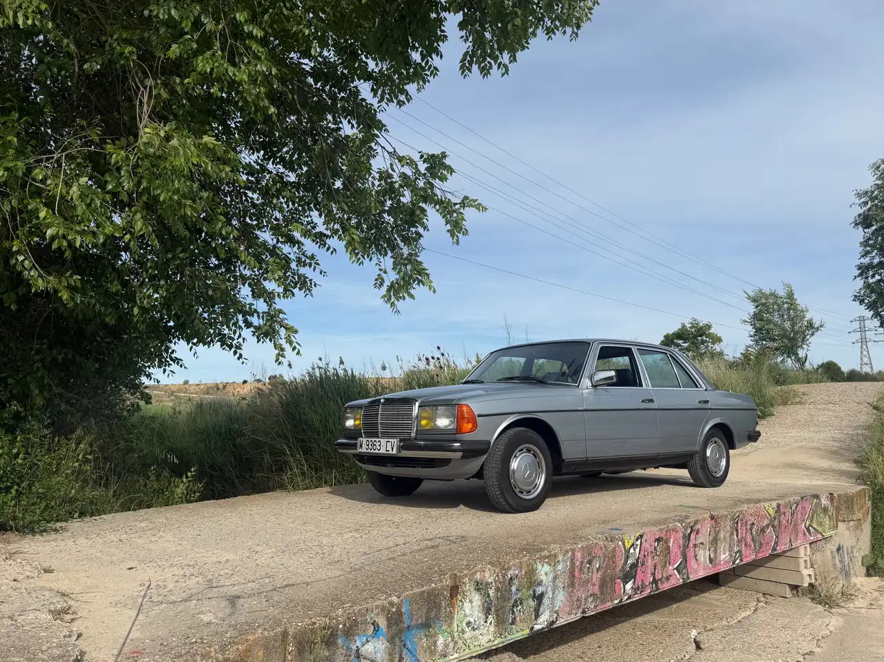 Mercedes-Benz 230E, foto 2