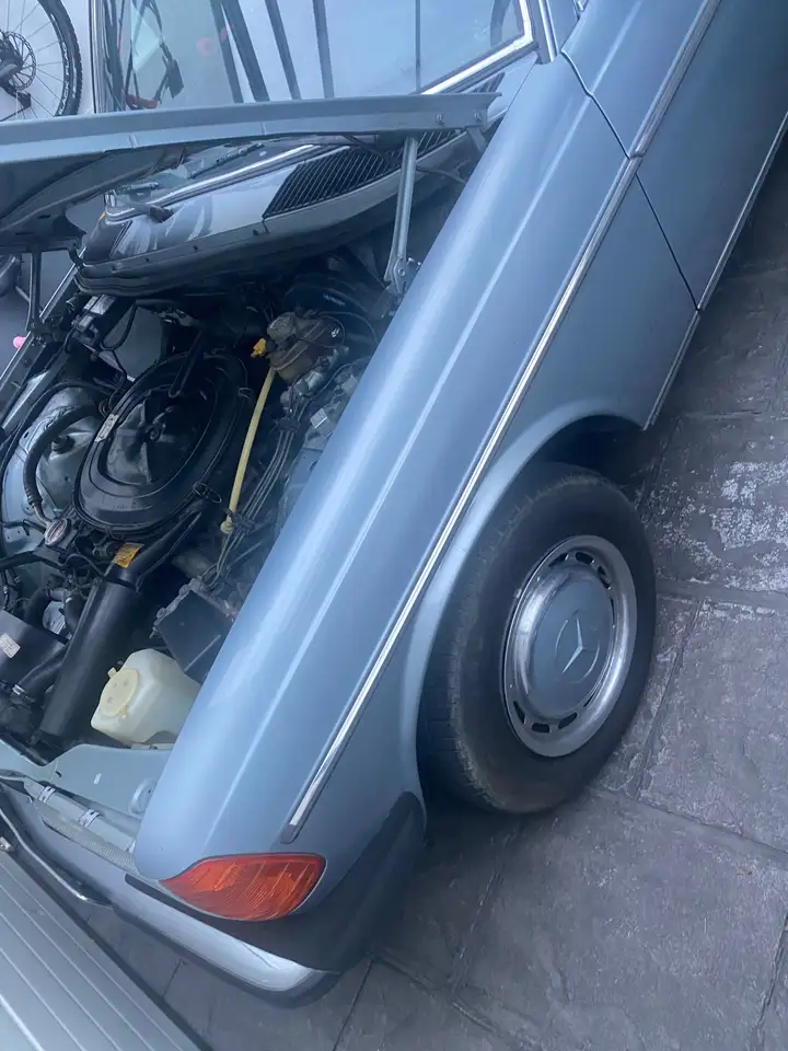 Mercedes-Benz 230E, foto 11