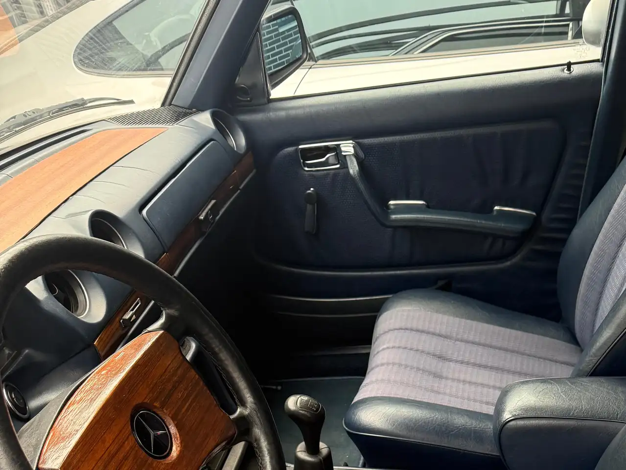 Mercedes-Benz 230E, foto 3