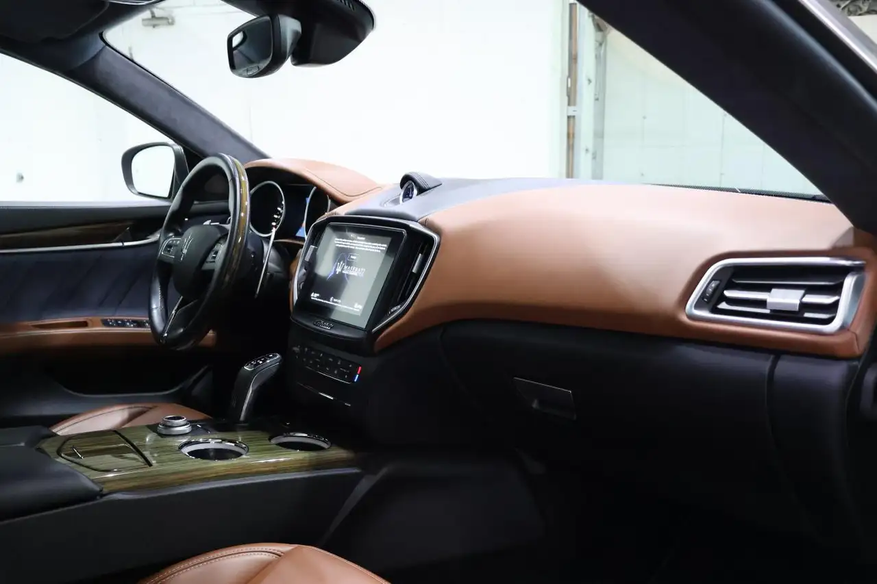 Maserati Ghibli снимка Maserati Ghibli