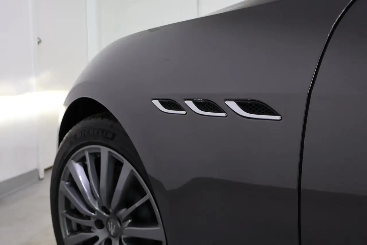 Maserati Ghibli снимка Maserati Ghibli