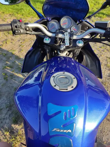 Yamaha FZR 1000 - foto 3
