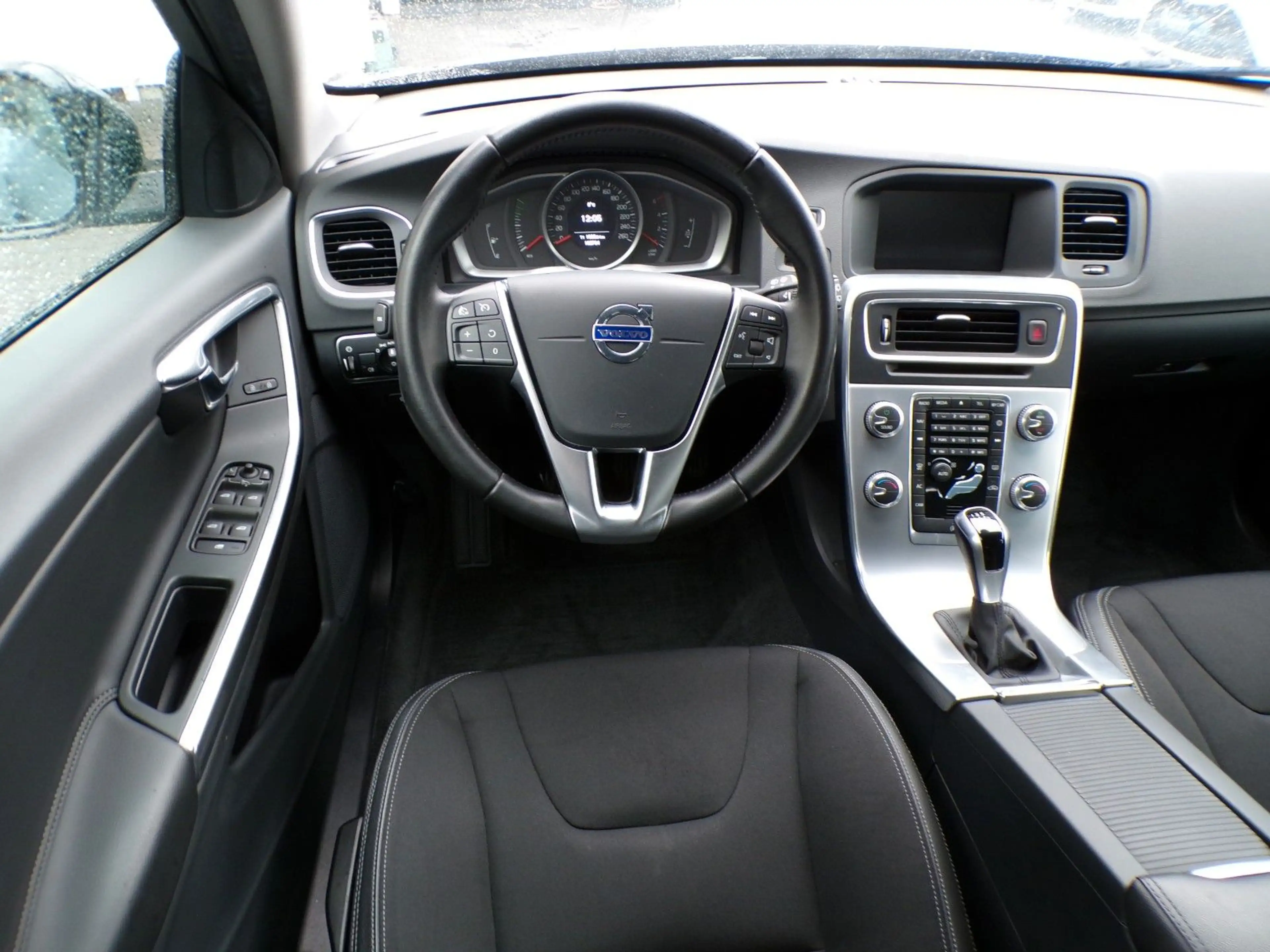 Volvo V60 Cross Country mit AHK. — photo 11