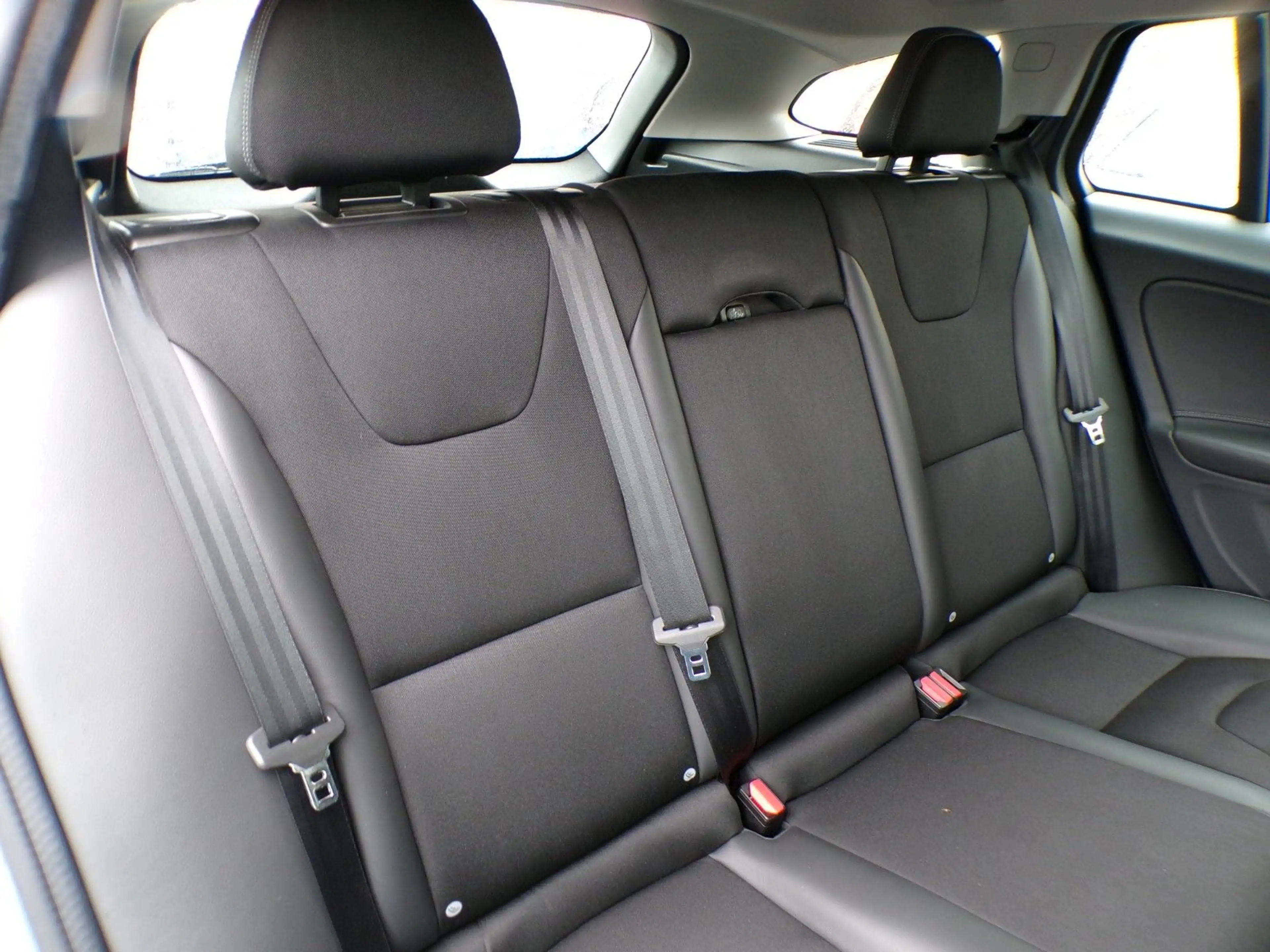Volvo V60 Cross Country mit AHK. — photo 13