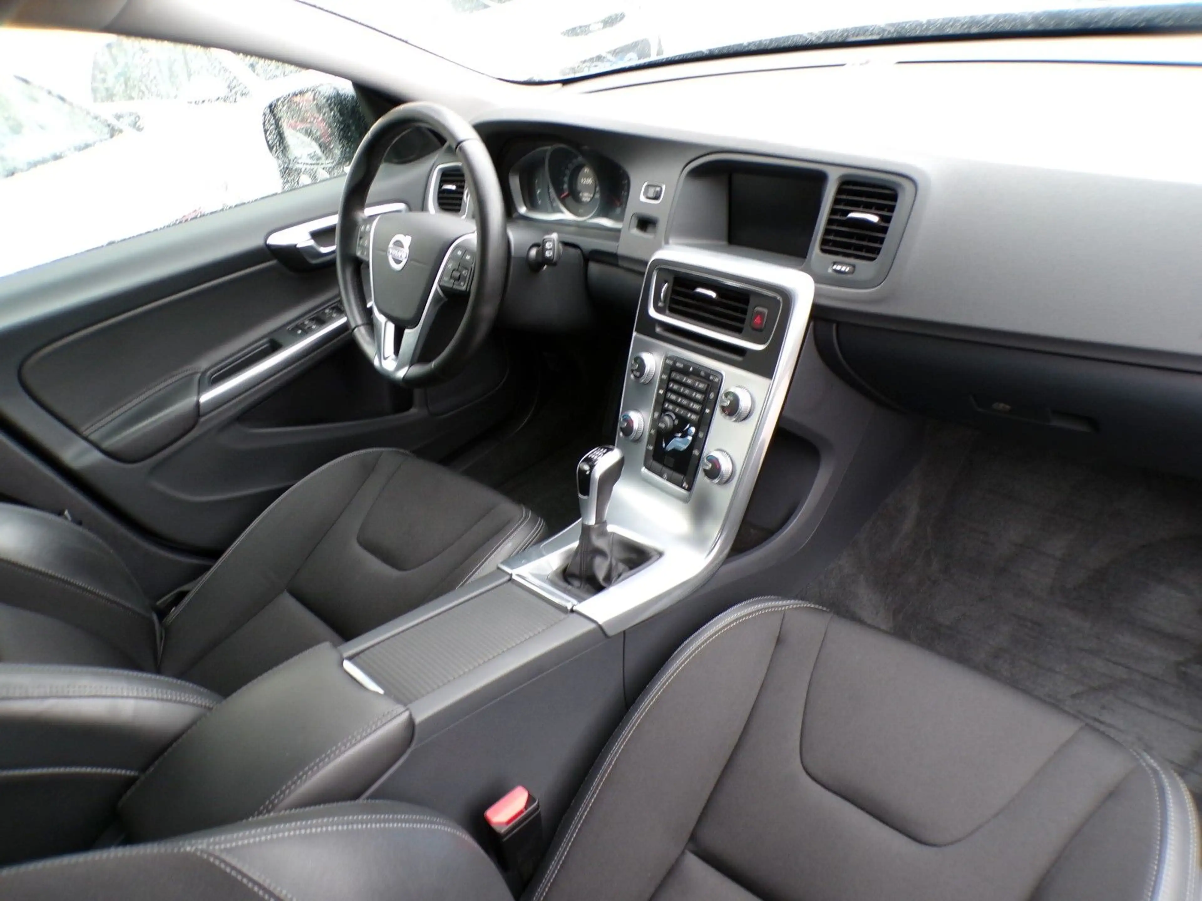 Volvo V60 Cross Country mit AHK. — photo 12