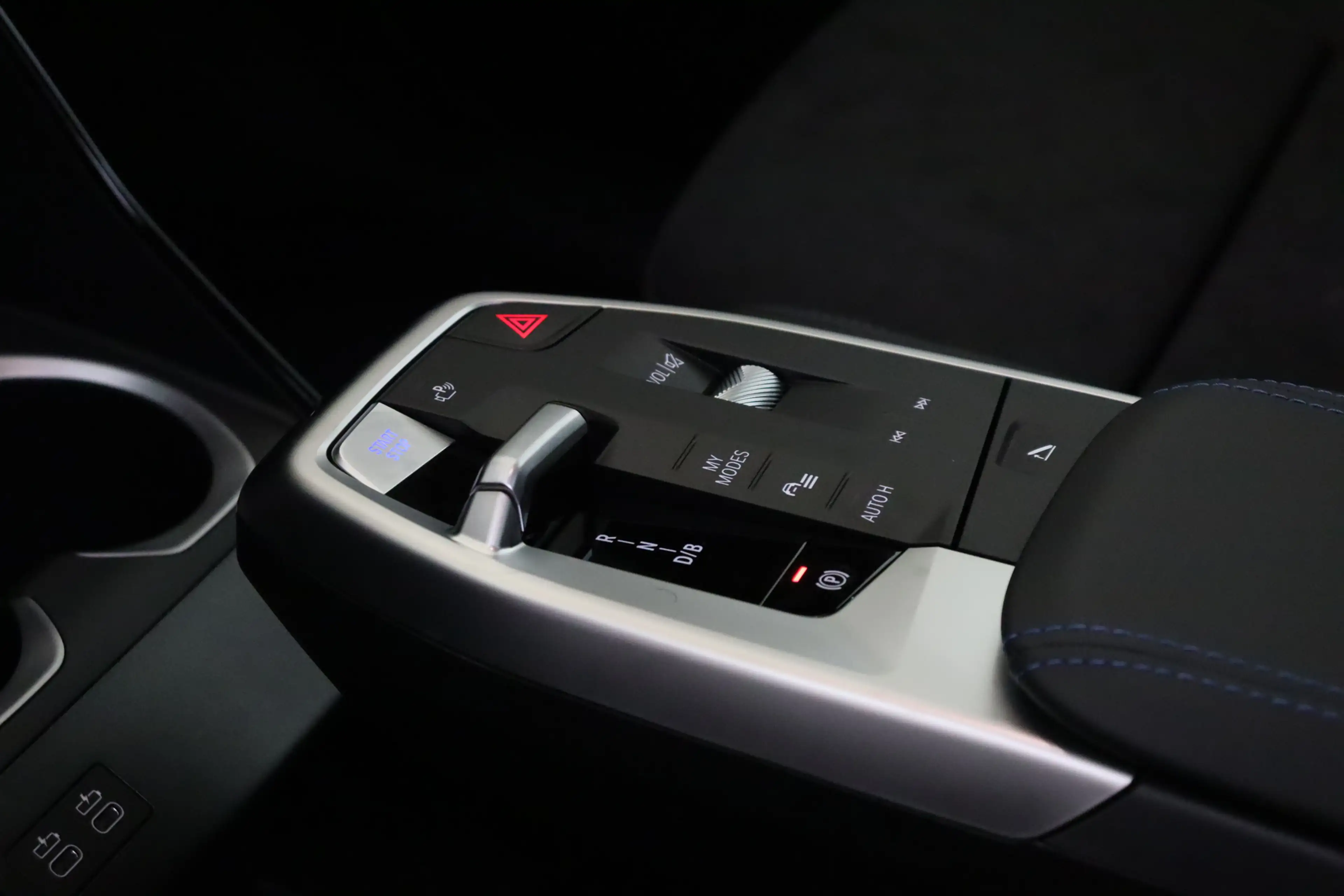 BMW iX1 eDrive20 M Sport / Panoramadak / Trekhaak / Sports — photo 6