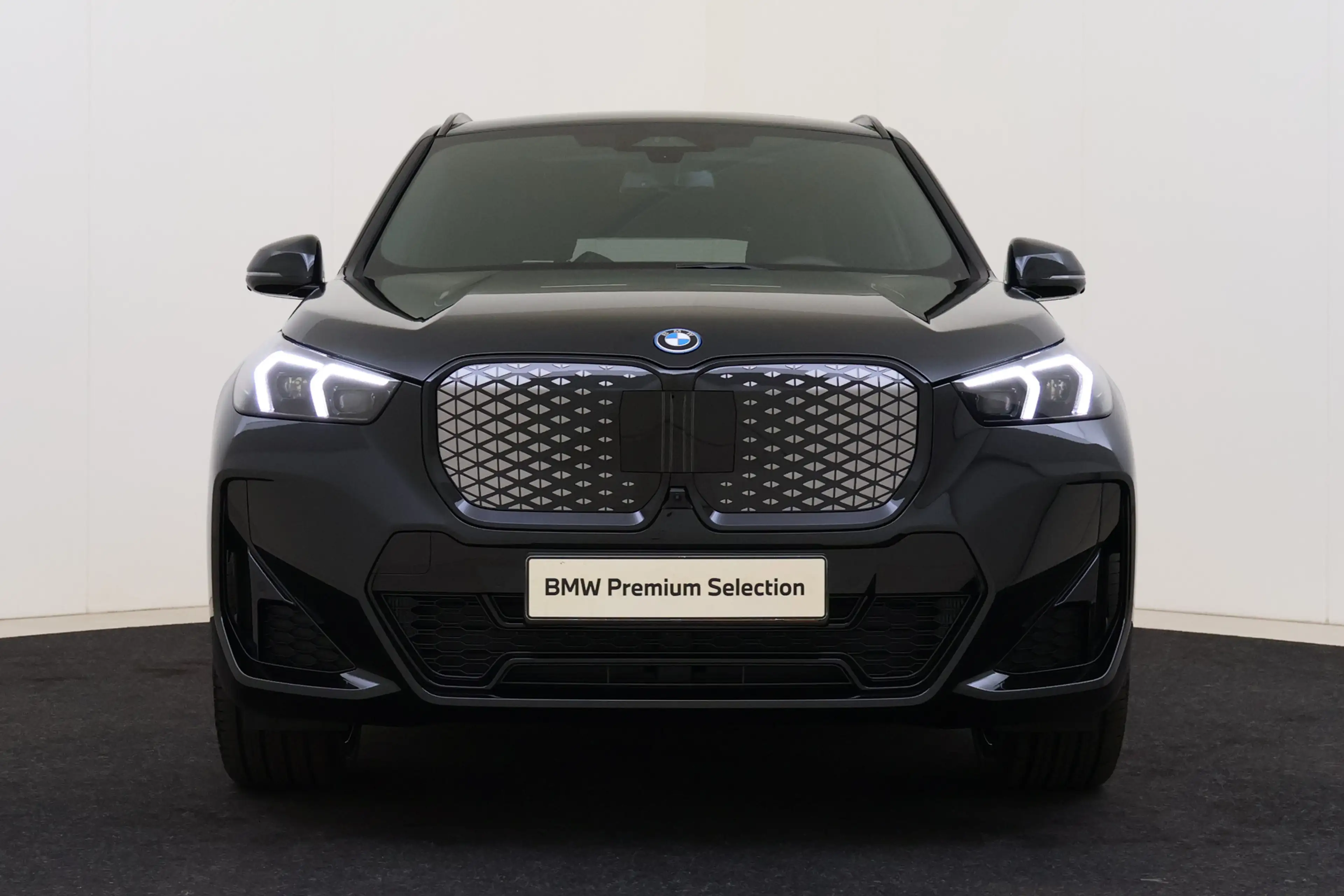 BMW iX1 eDrive20 M Sport / Panoramadak / Trekhaak / Sports — photo 4