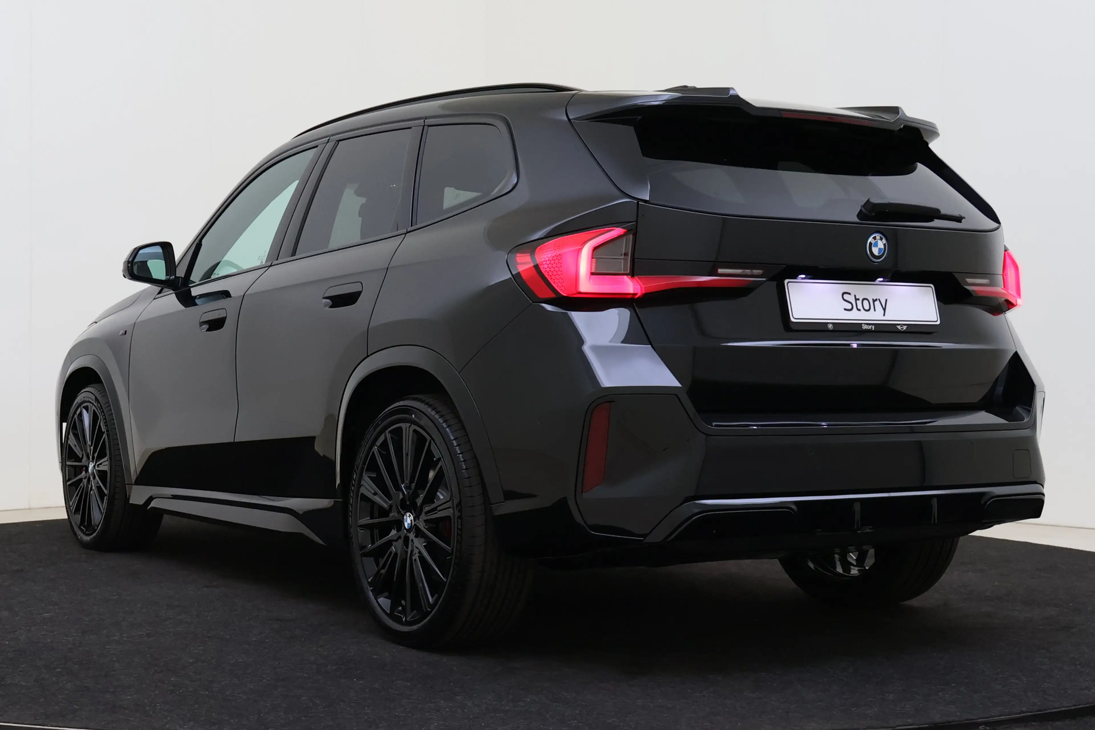 BMW iX1 eDrive20 M Sport / Panoramadak / Trekhaak / Sports — photo 15