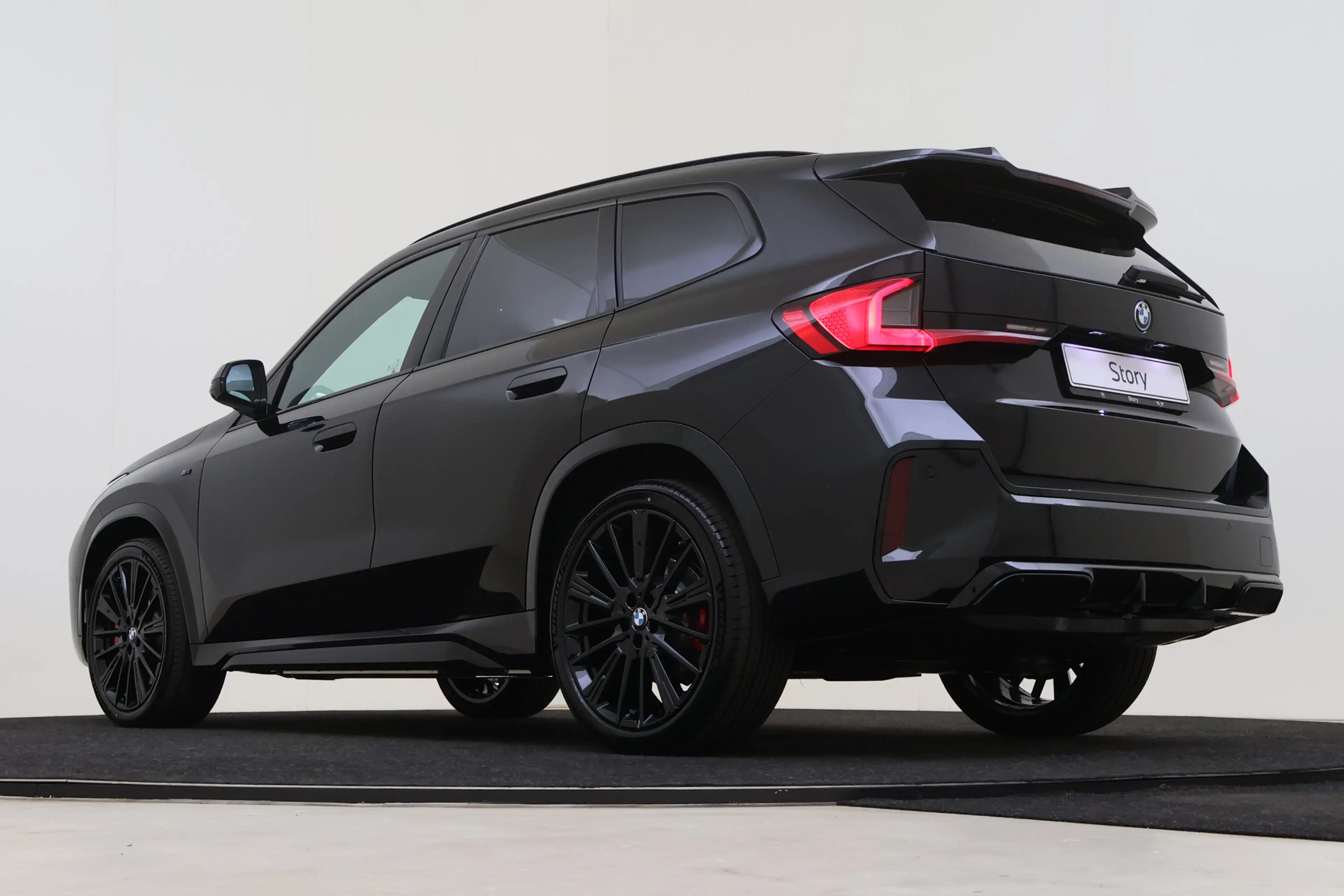 BMW iX1 eDrive20 M Sport / Panoramadak / Trekhaak / Sports — photo 11
