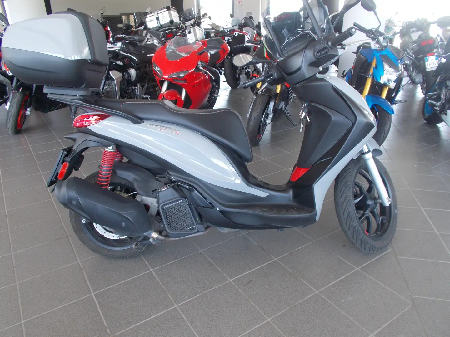 Piaggio Medley 125 SPORT Grigio - 2