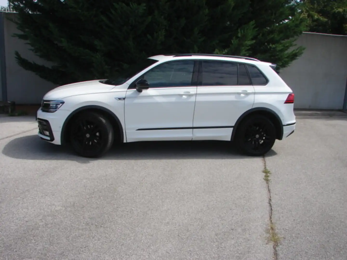 Volkswagen Tiguan 1,5 TSI ACT Sky DSG Weiß - 2